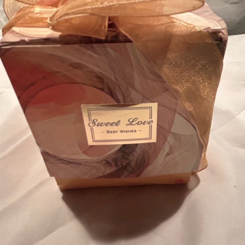 NWT Sweet Love Creative Cake Shaped Scented Candle - Pink and White Cream